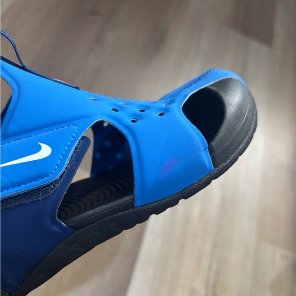 Nike Blue and Black Sandals Water-Friendly Design - Picture 5 of 5